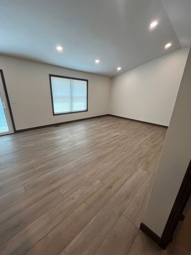 Building Photo - 786 Glory Dr
