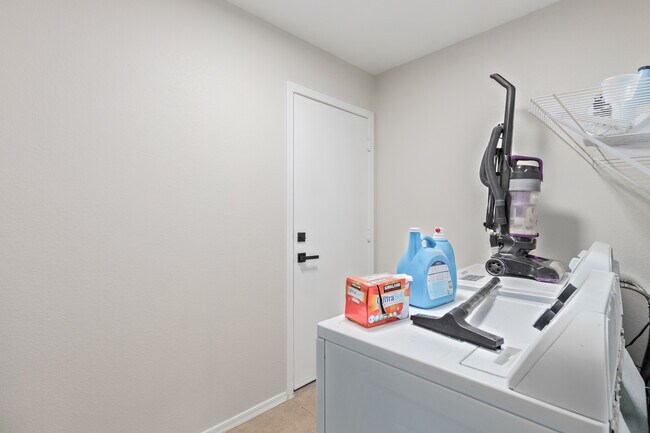 Building Photo - 597 W Casa Mirage Dr
