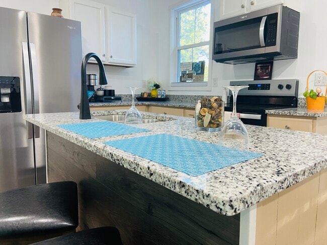 Building Photo - 900 Adams Rd