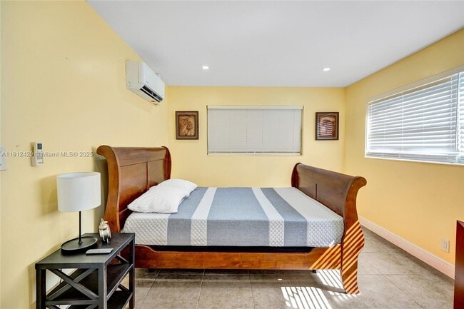 Building Photo - 720 SE 15th St