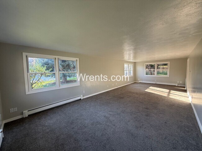 Building Photo - Spacious 6-Bedroom Home with Pool & Multiple Fireplaces – Great Northside Location!