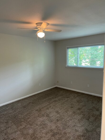 Building Photo - 2412 Azalea Garden Rd