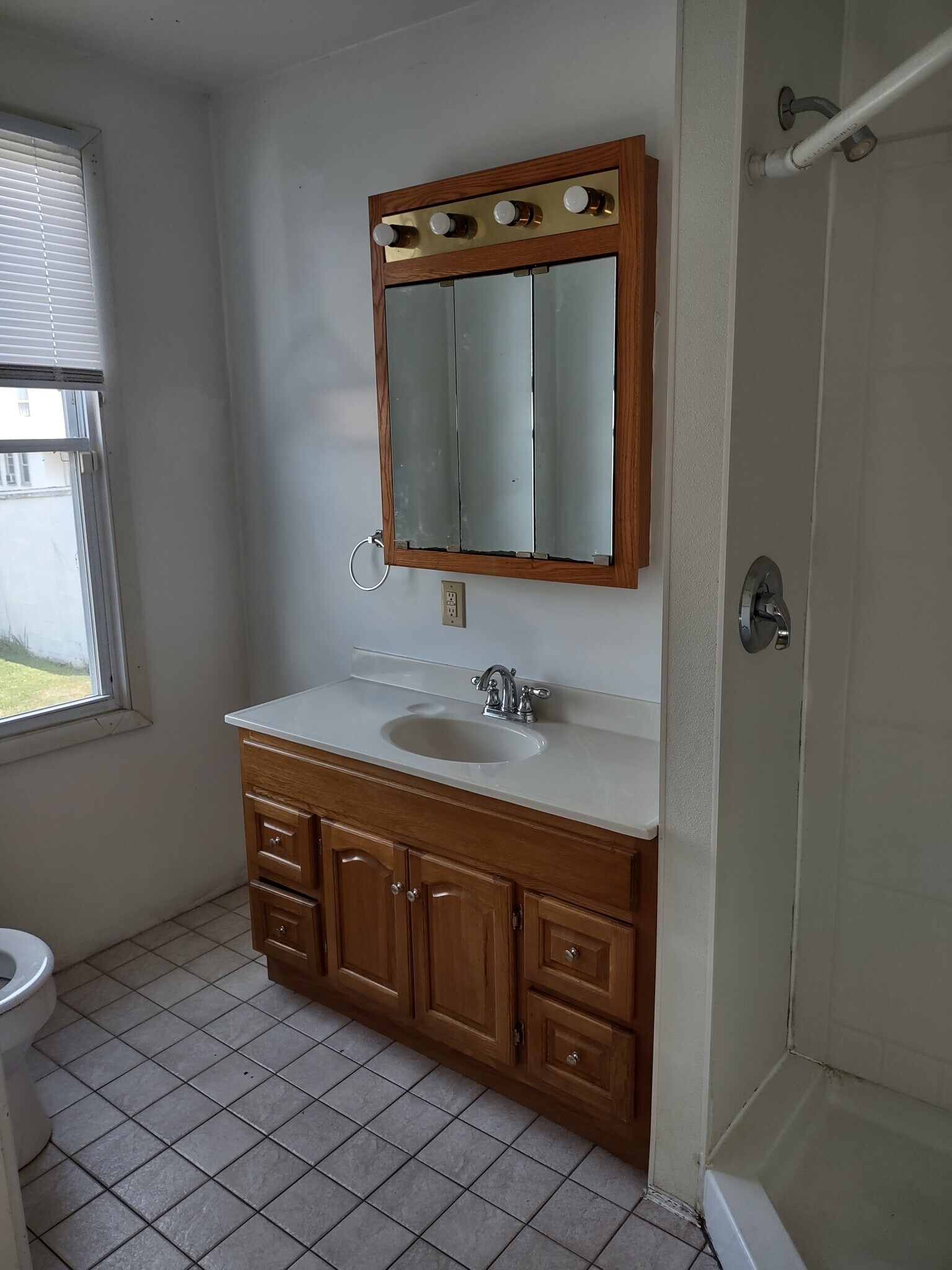 1st floor bathroom - 118 S 17th St