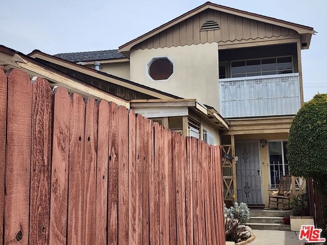 Building Photo - 5264 Cahuenga Blvd