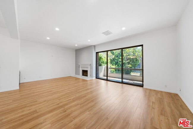 Building Photo - 141 S Linden Dr
