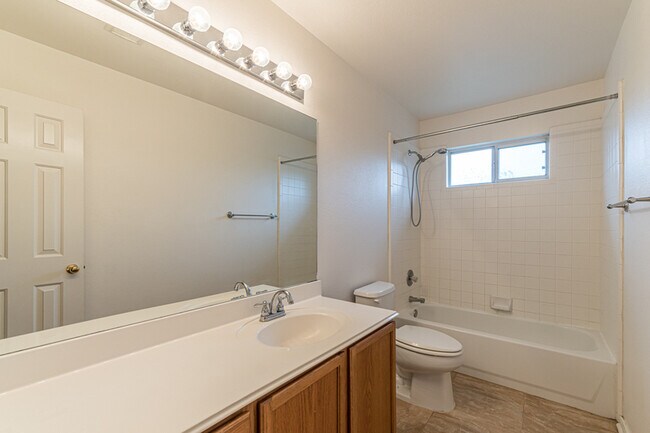 Building Photo - 13607 Auburn Oaks