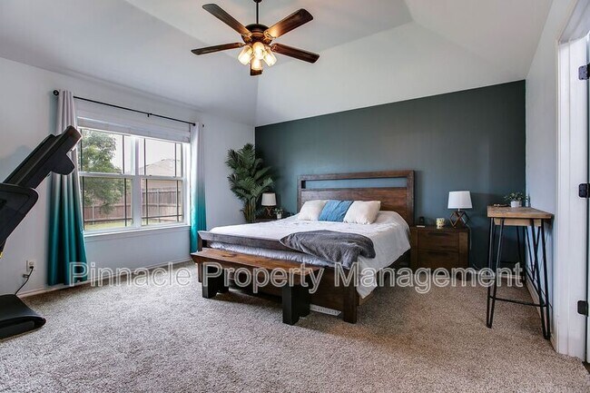 Building Photo - 5022 Red Oak Ln