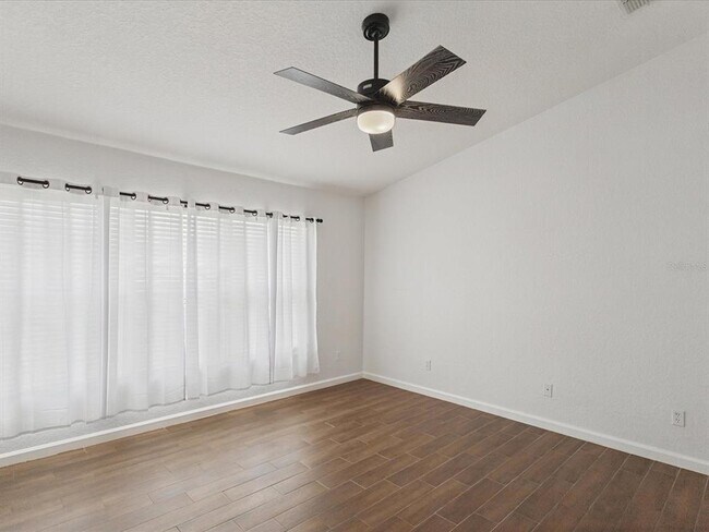 Building Photo - 1055 Rock Harbor Ave