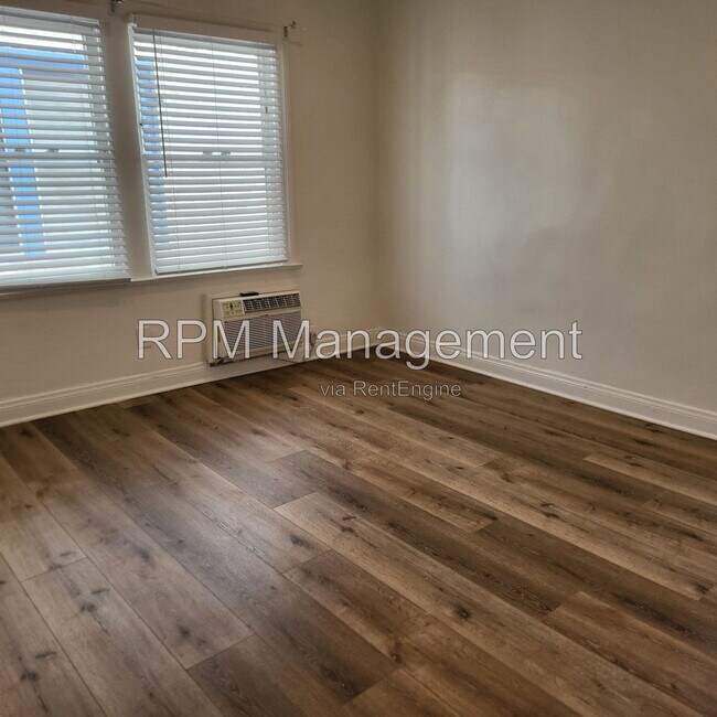Building Photo - 831 1/3 N Formosa Ave