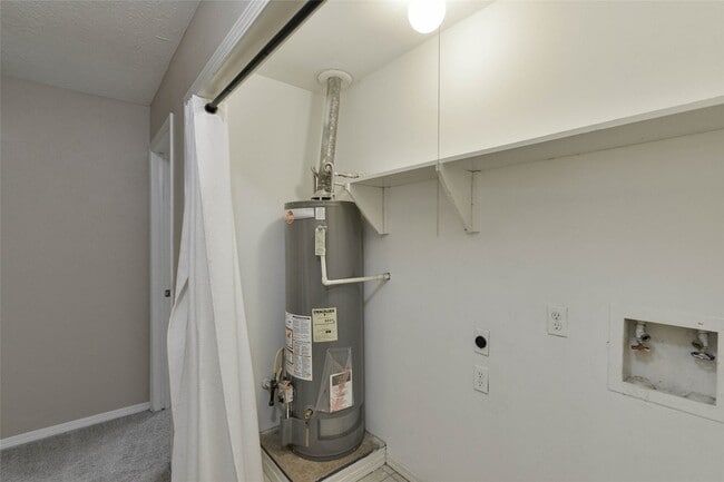 Building Photo - 28302 Doverbrook Dr