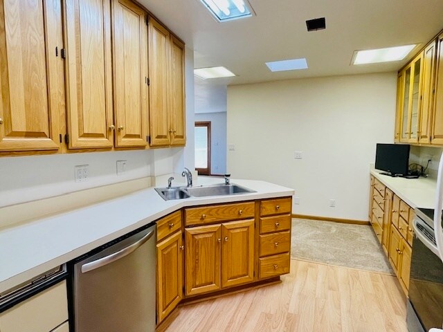 Building Photo - 960 S River Rd