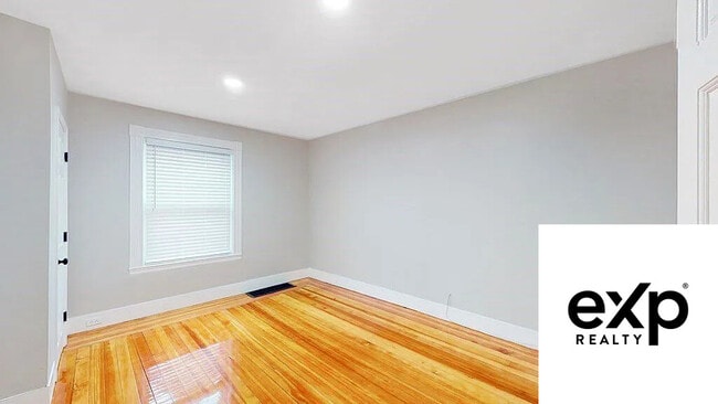 Building Photo - 14 Perkins St