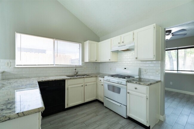 Building Photo - 9122 Benwick St