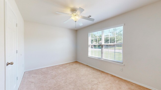 Building Photo - 691 N Meadowlands Dr