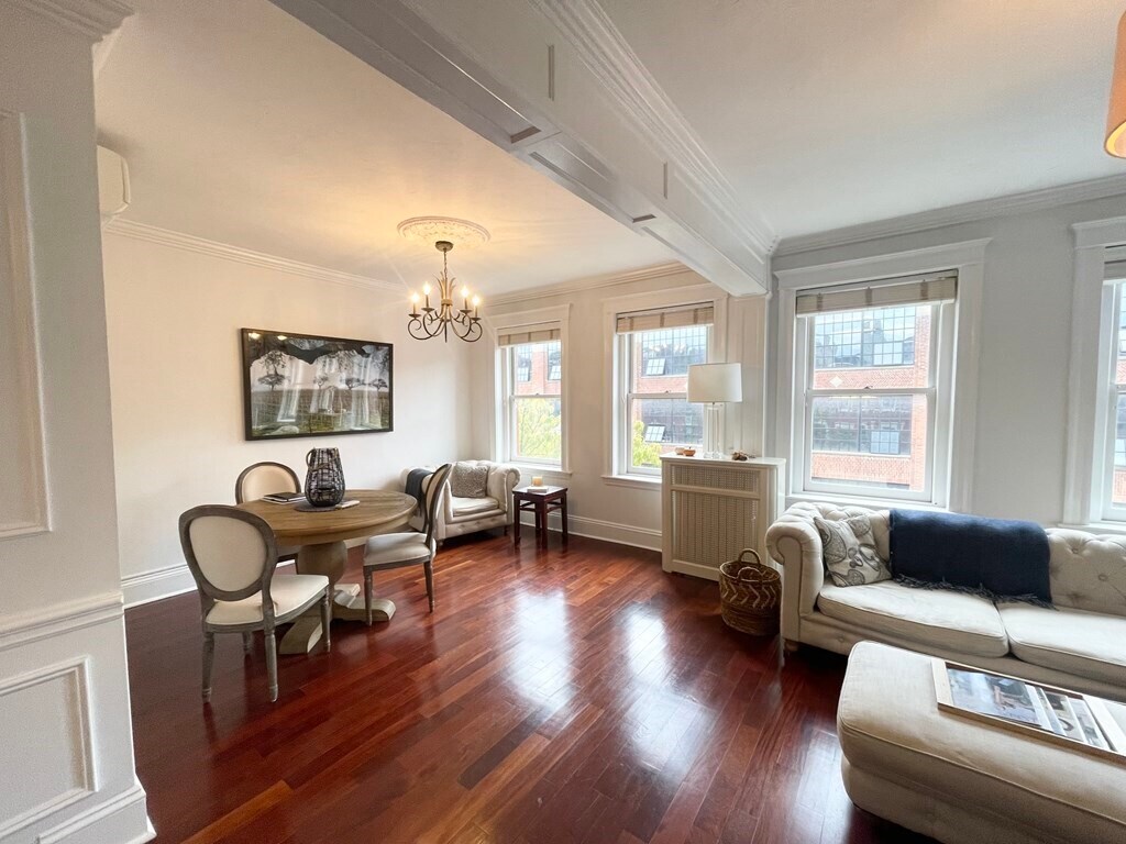 Building Photo - 146 Charles St