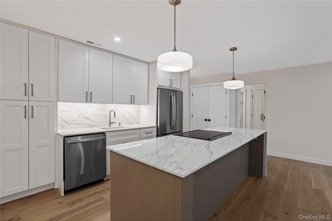 Building Photo - 400 High Point Dr