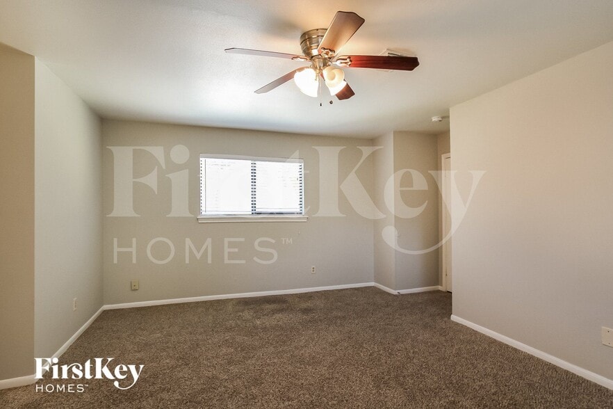 Building Photo - 3811 Fernglade Dr