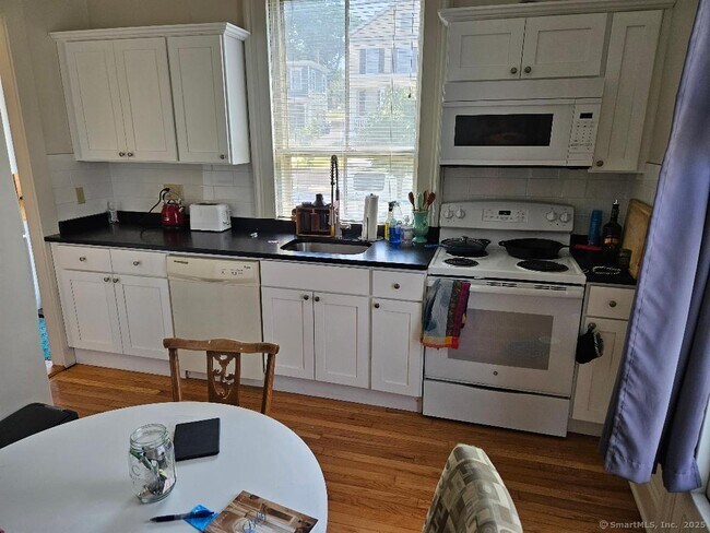 Building Photo - 642 Quinnipiac Ave