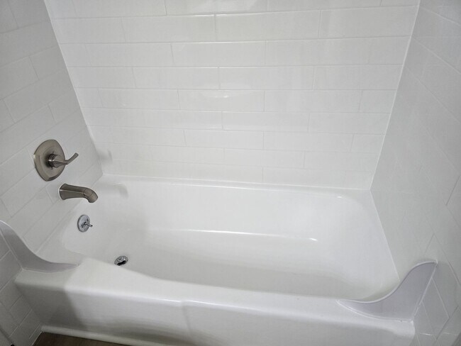 Building Photo - *!~!* WoW *!~!* Absolutely STUNNING Pet Friendly Remodeled 2 Bed Apt. *!~!* wOw *!~!*