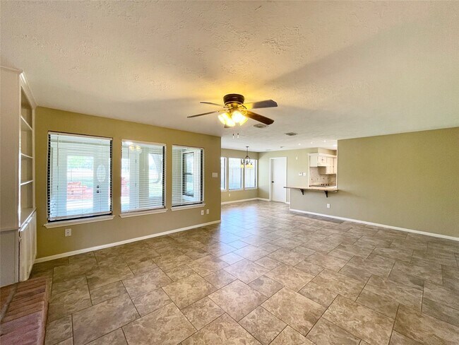 Building Photo - 15006 Elmont Dr