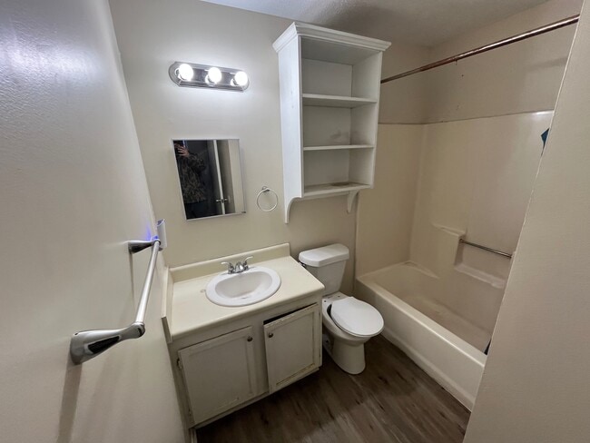 Building Photo - 2071 Cooperwell Dr
