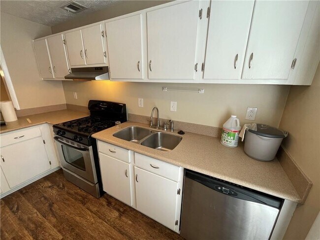 Building Photo - 803 Wynnes Ridge Cir SE