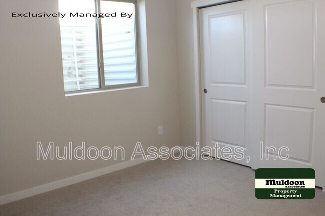 Building Photo - 1070 Rambling Oak Dr
