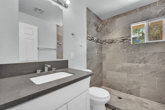 Building Photo - 2221 Santa Clara Dr