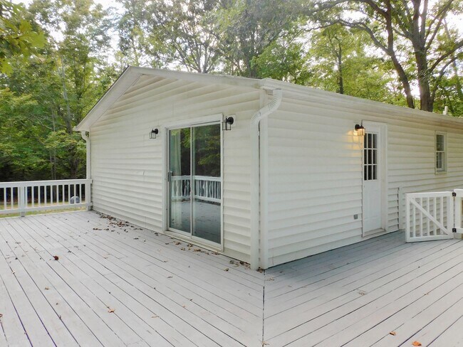 Building Photo - 4225 Robinson Rd