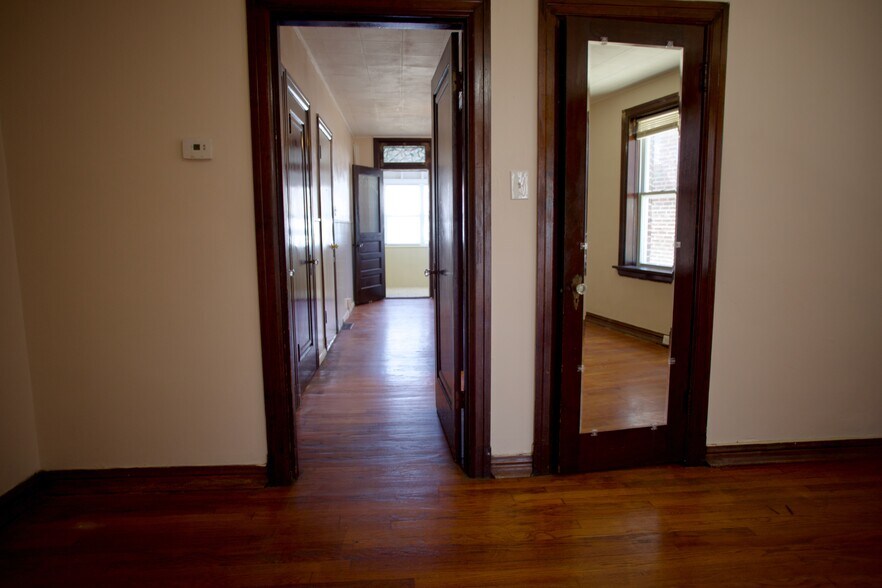 Building Photo - 3927 Dunnica Ave