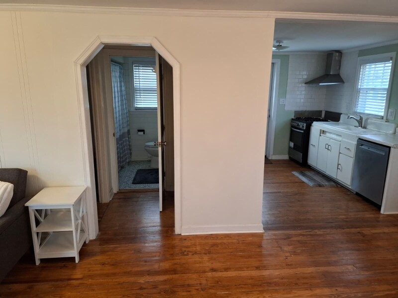 Building Photo - 8 Bash Rd