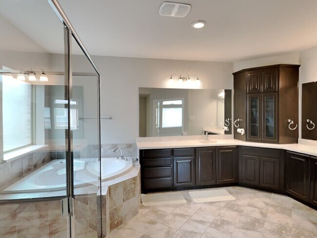 Building Photo - Breathtaking 4-bedroom home in the highly ...
