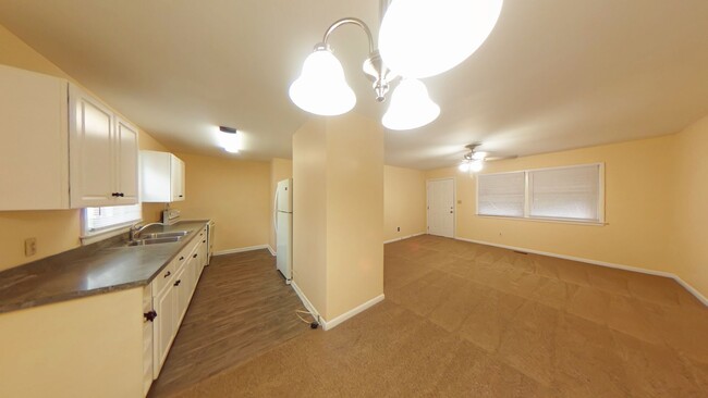 Building Photo - 3 Bedroom 1 Bath Rental Home in Newmarket ...