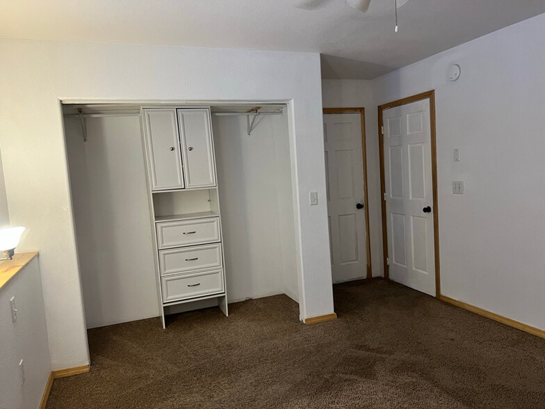 Building Photo - 264 Hawk Rd