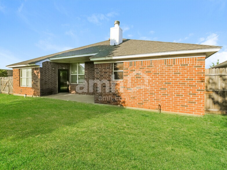 Building Photo - 16237 Everglade Ln