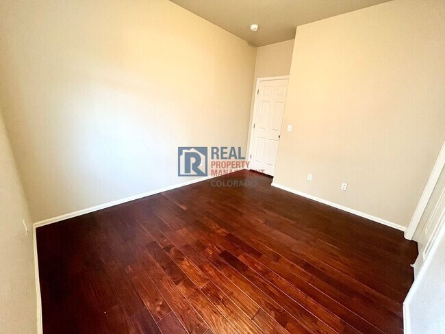 Building Photo - 10276 Deer Meadow Cir