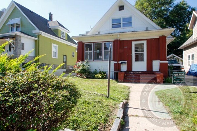 Primary Photo - Spacious 4bd/2Ba Home