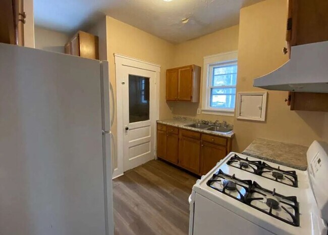 Building Photo - Welcome to your next home!