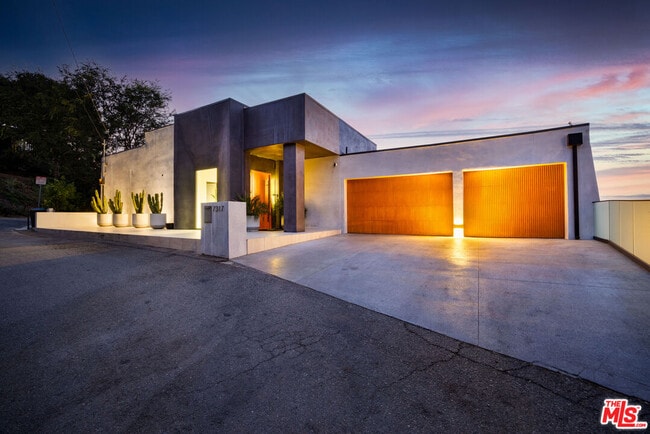 Building Photo - 7317 Caverna Dr
