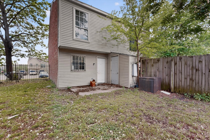 Building Photo - 9467 Olde Towne Row