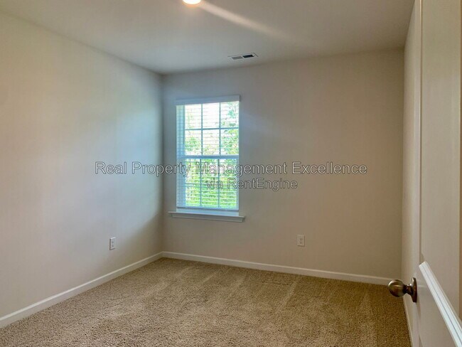 Building Photo - 213 David Hl Dr