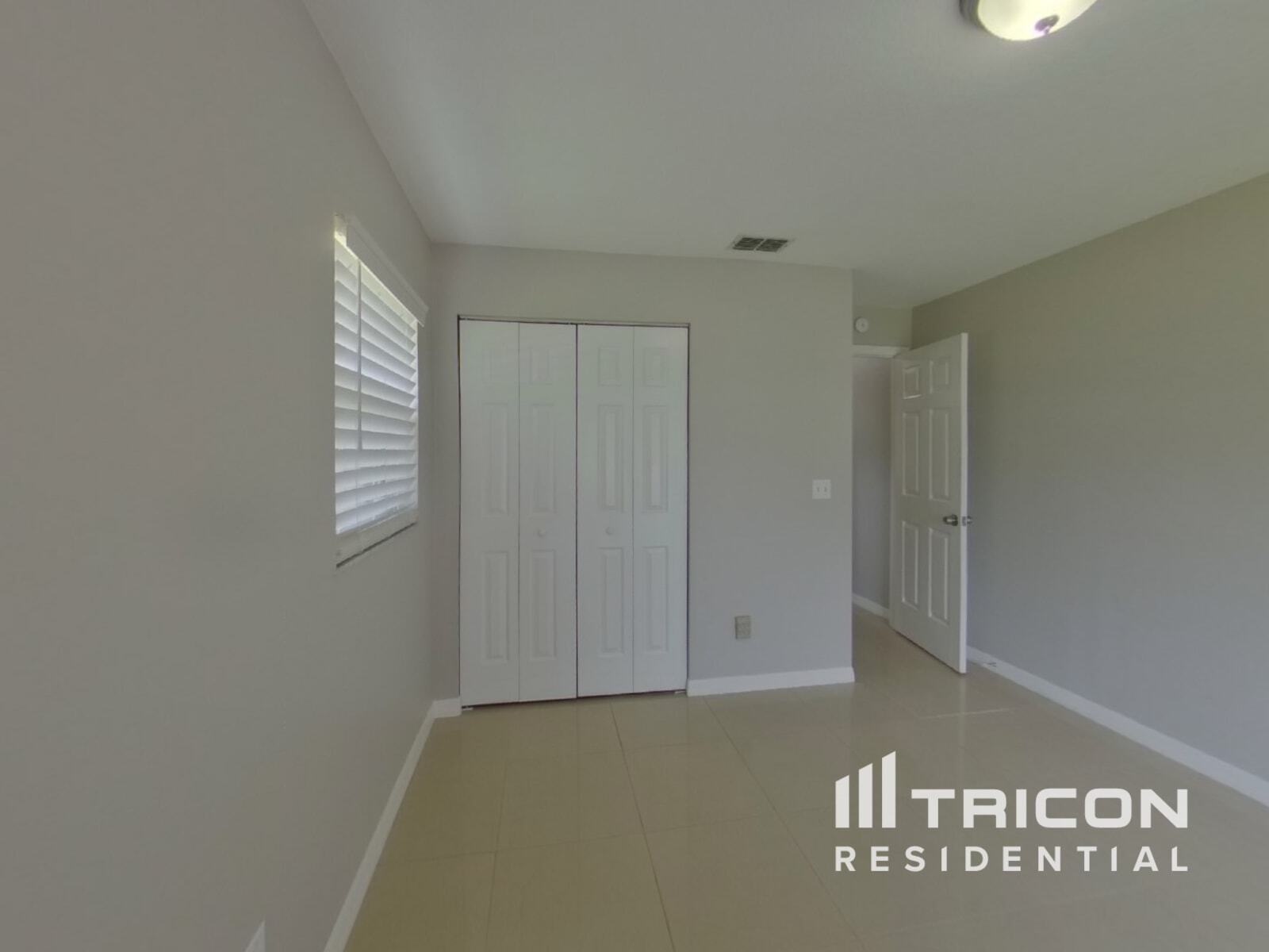 Building Photo - 2504 Orange Tree Dr