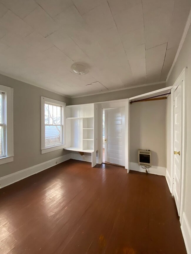 Building Photo - 927 Highland Ave