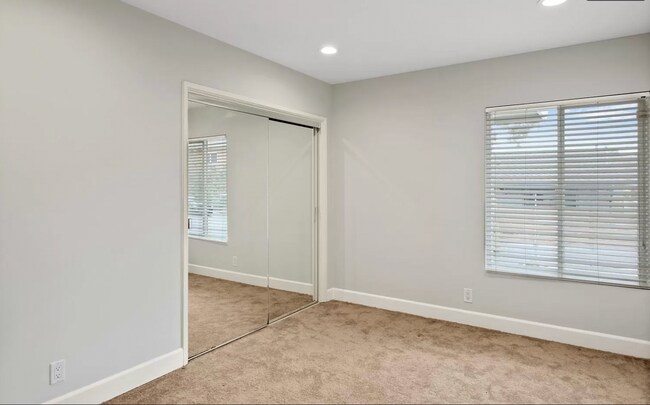 Building Photo - 3733 Beverly Ridge Dr