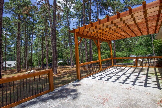Building Photo - Retro Ranch only minutes from downtown Sou...