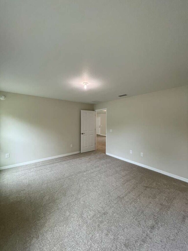 Building Photo - Beautiful brand-new construction 3-bedroom, 2-bathroom residence in Silver springs Shores!!