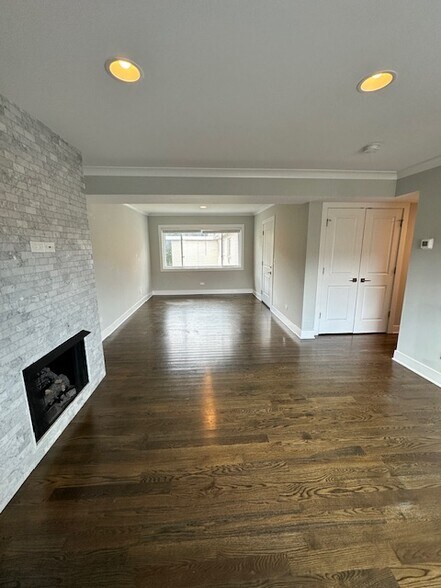 Building Photo - 4201 N Paulina St