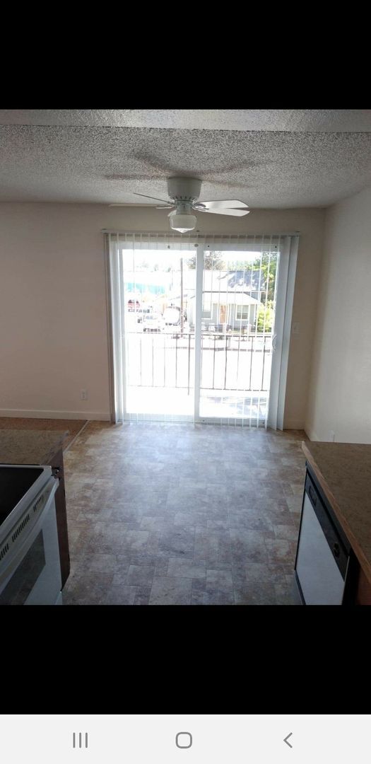 Building Photo - Two Bedroom Apt Homes - Central Mill Plane...