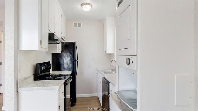 Building Photo - 806 Oran Cir