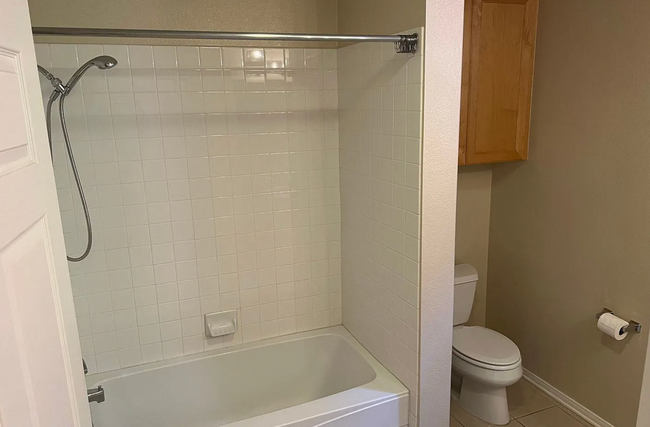 Building Photo - Fantastic Penthouse Unit Downtown Marina D...